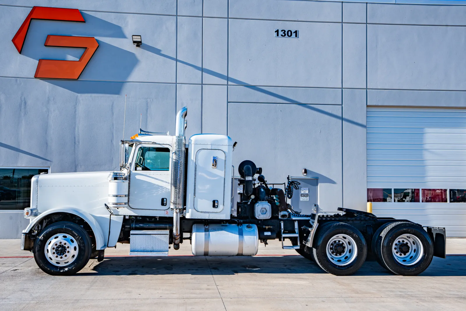 2010 Peterbilt - image 4