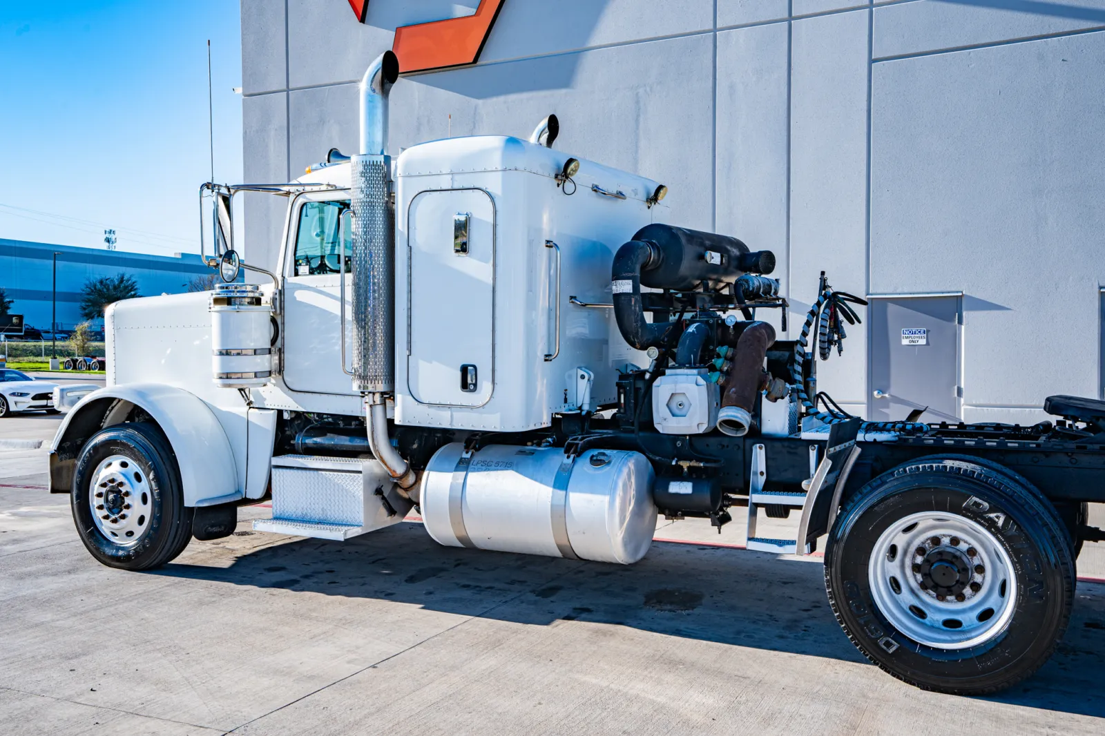 2010 Peterbilt - image 8