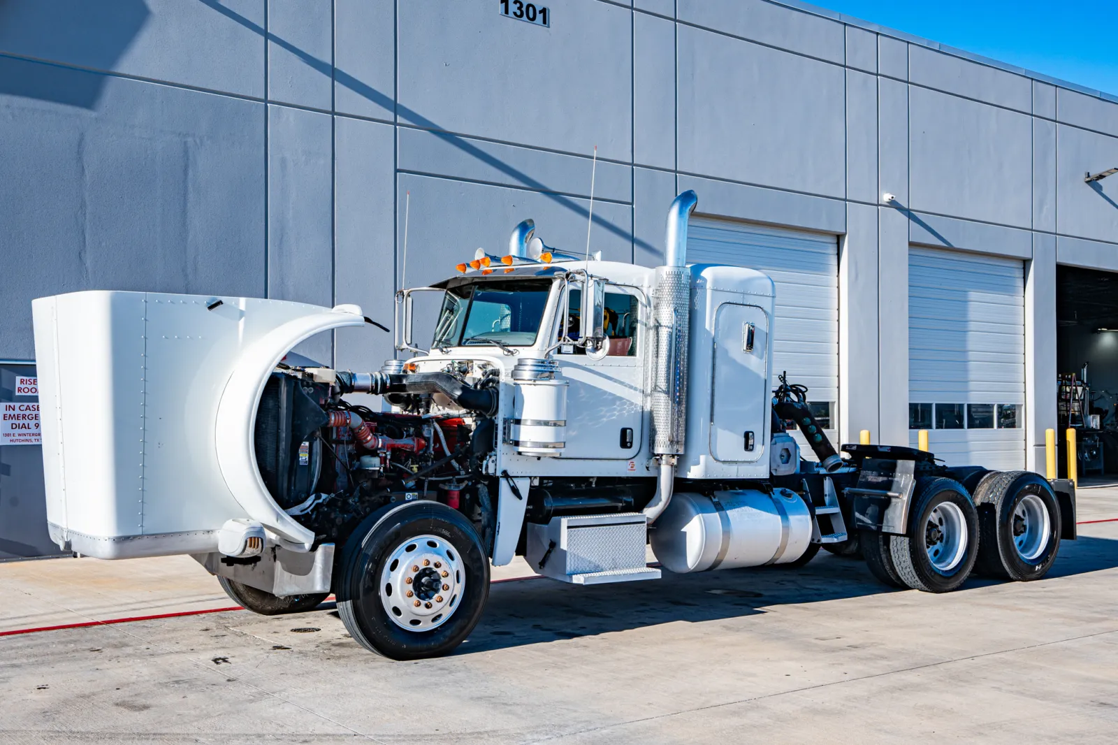 2010 Peterbilt - image 10