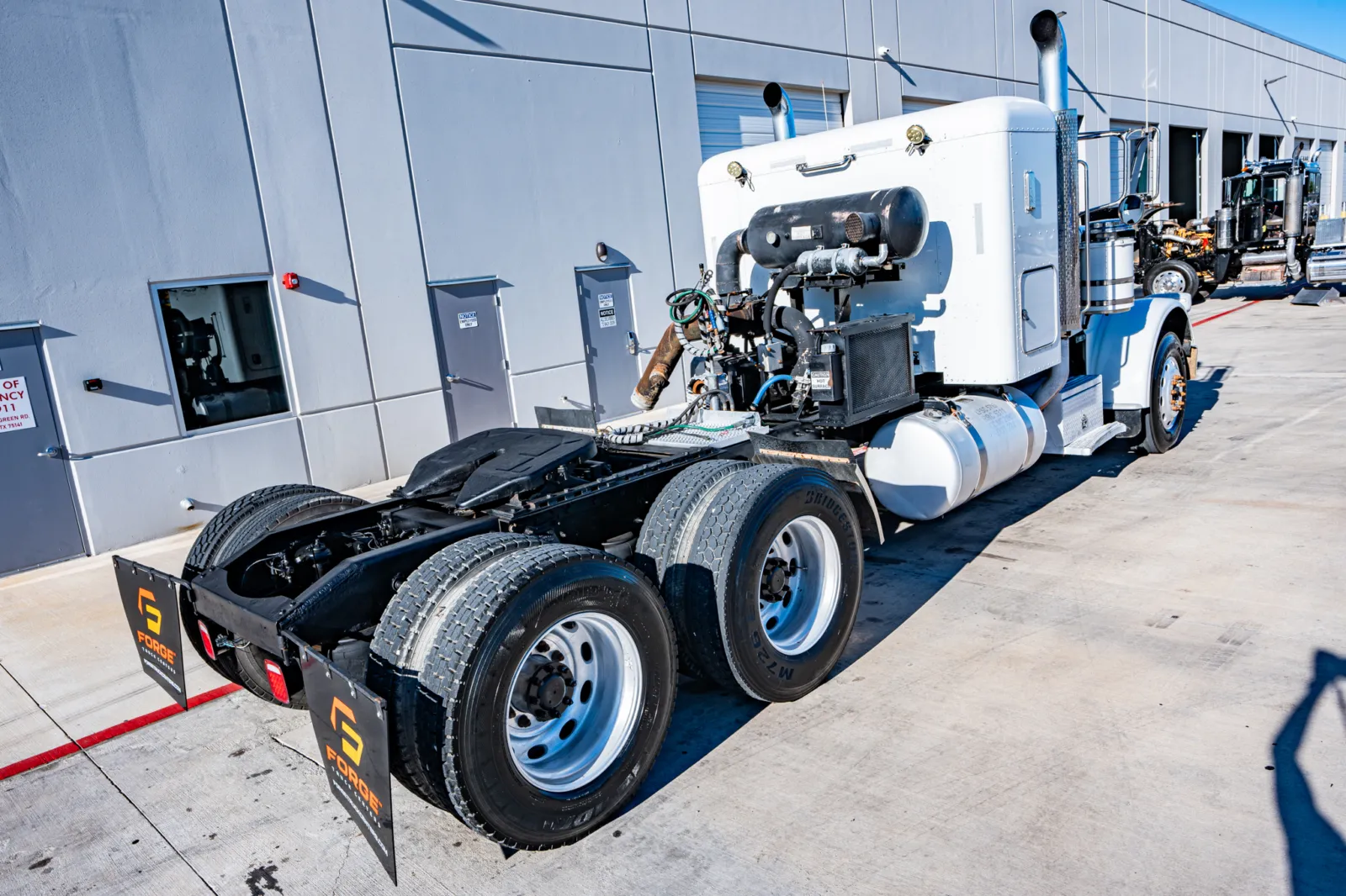2010 Peterbilt - image 11