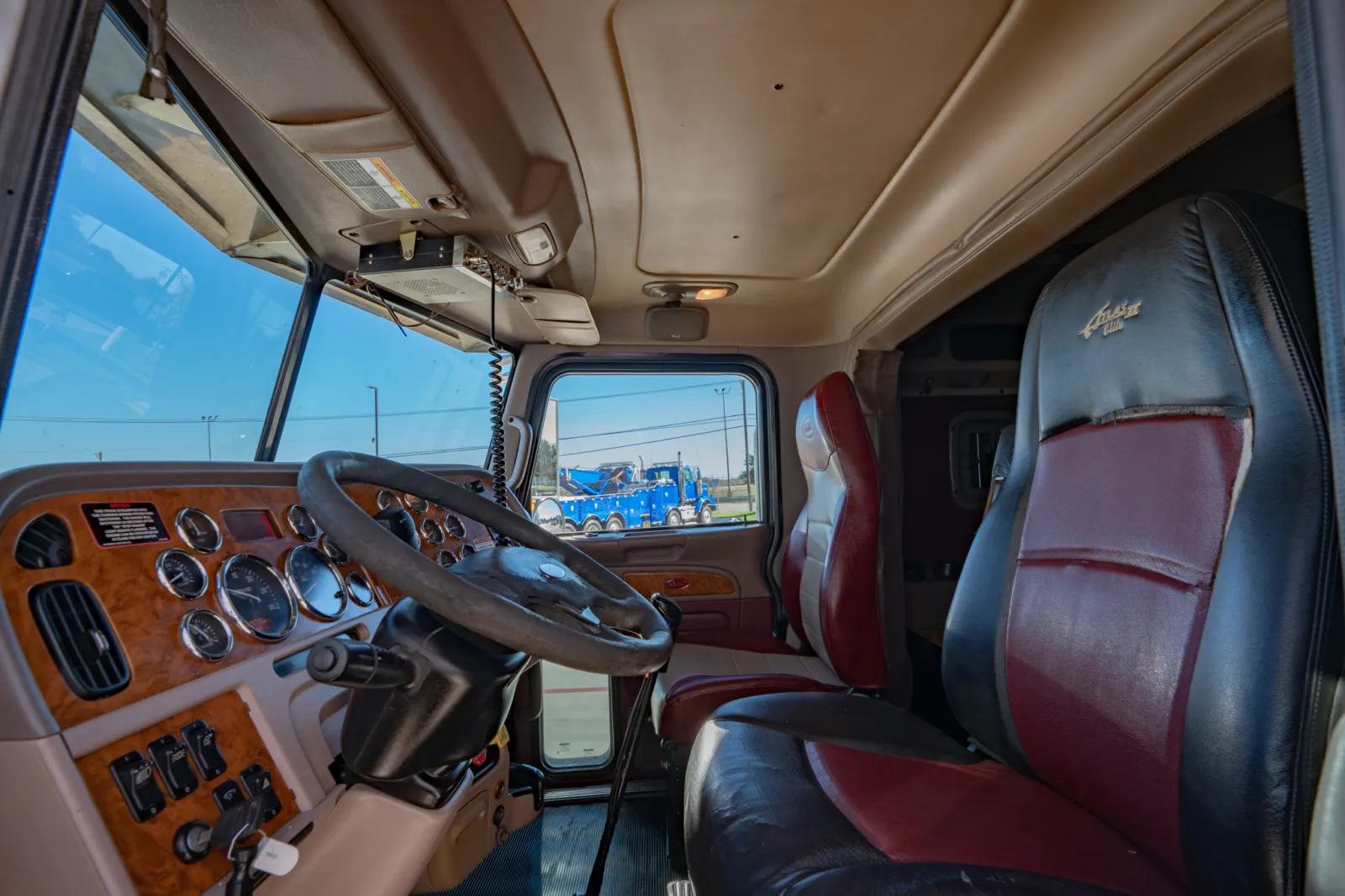 2010 Peterbilt - image 14