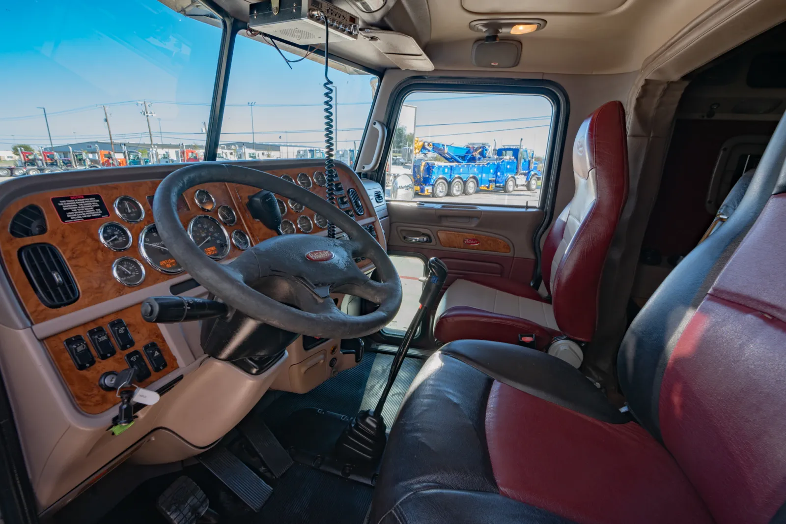 2010 Peterbilt - image 15