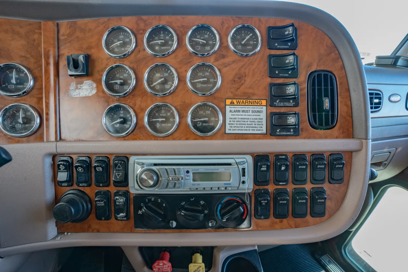 2010 Peterbilt - image 18