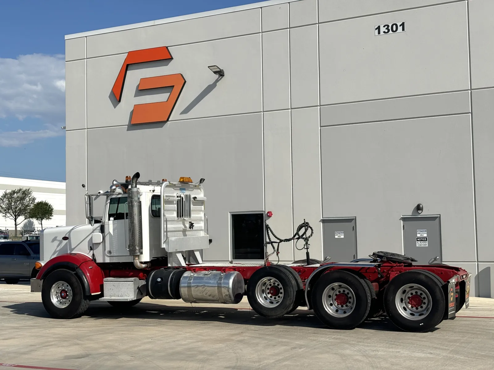 2012 Peterbilt - image 6