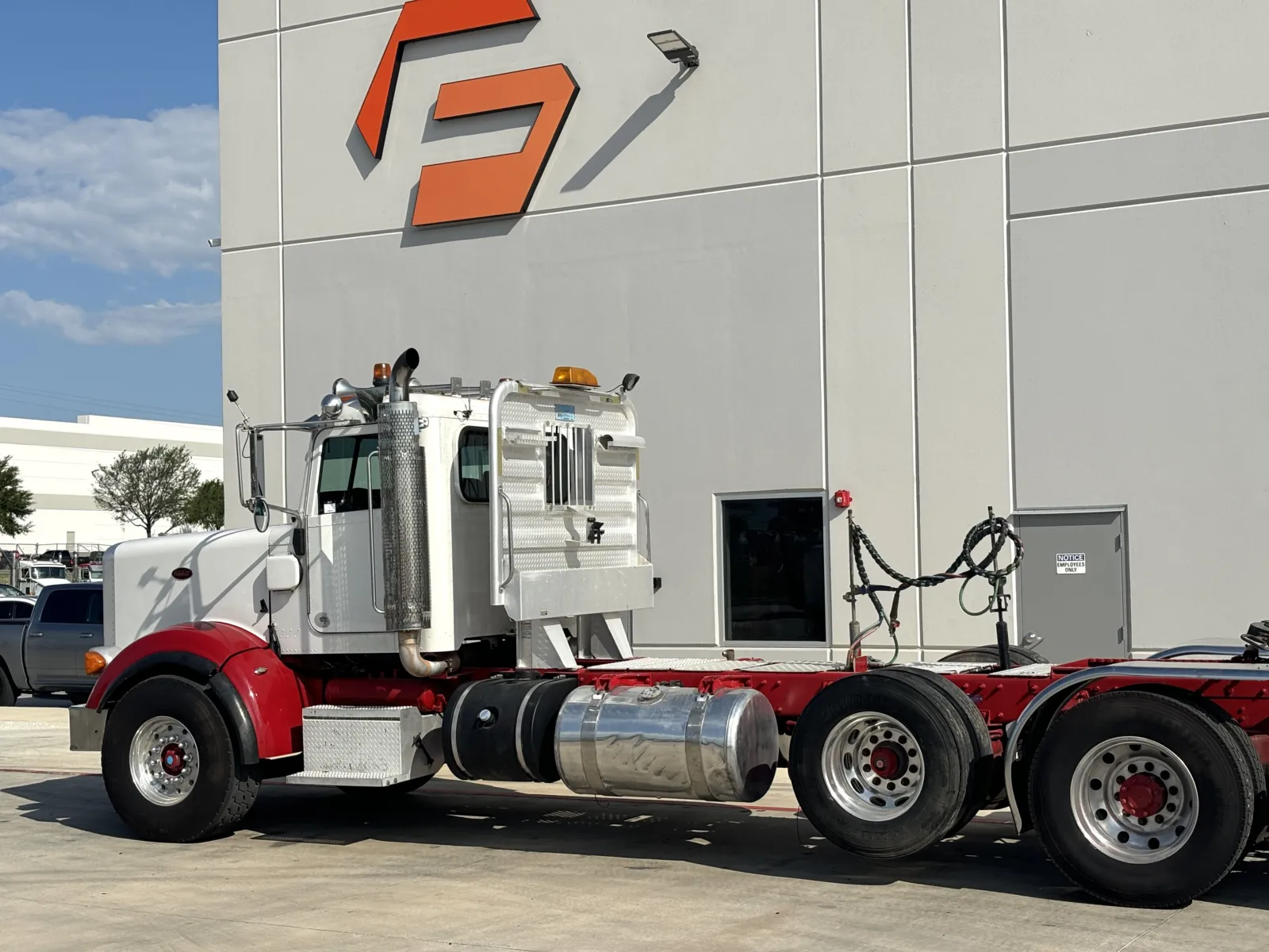 2012 Peterbilt - image 8