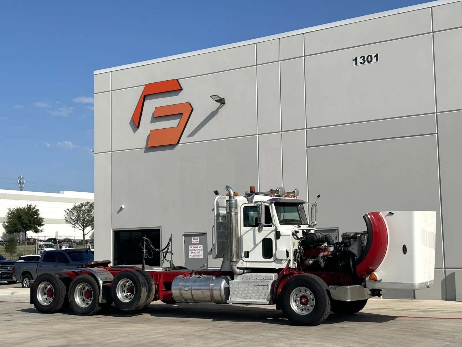 2012 Peterbilt - image 9