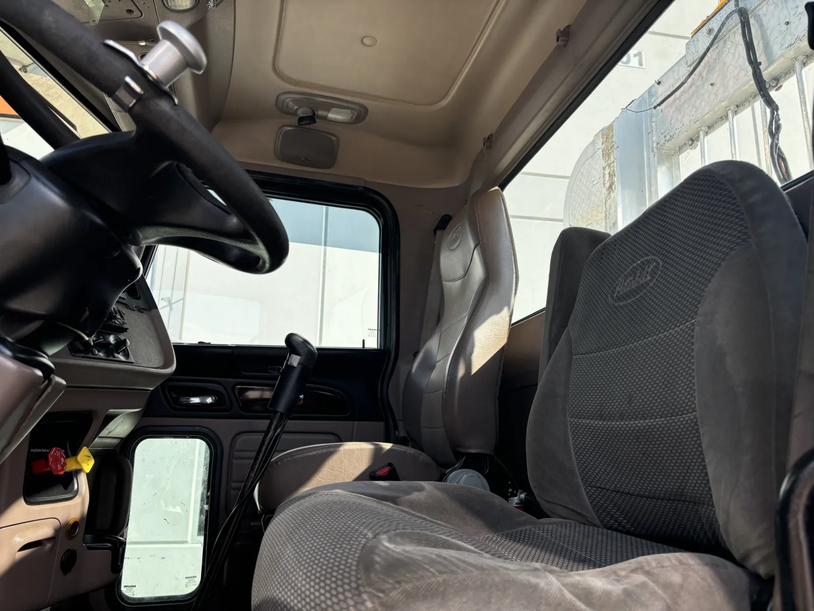 2012 Peterbilt - image 14