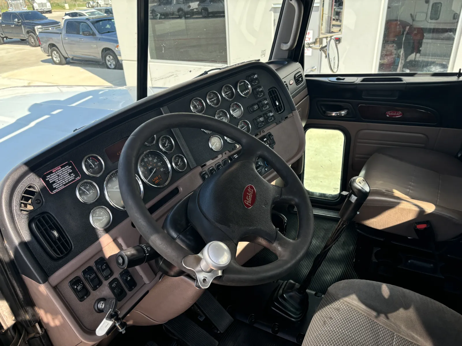 2012 Peterbilt - image 15
