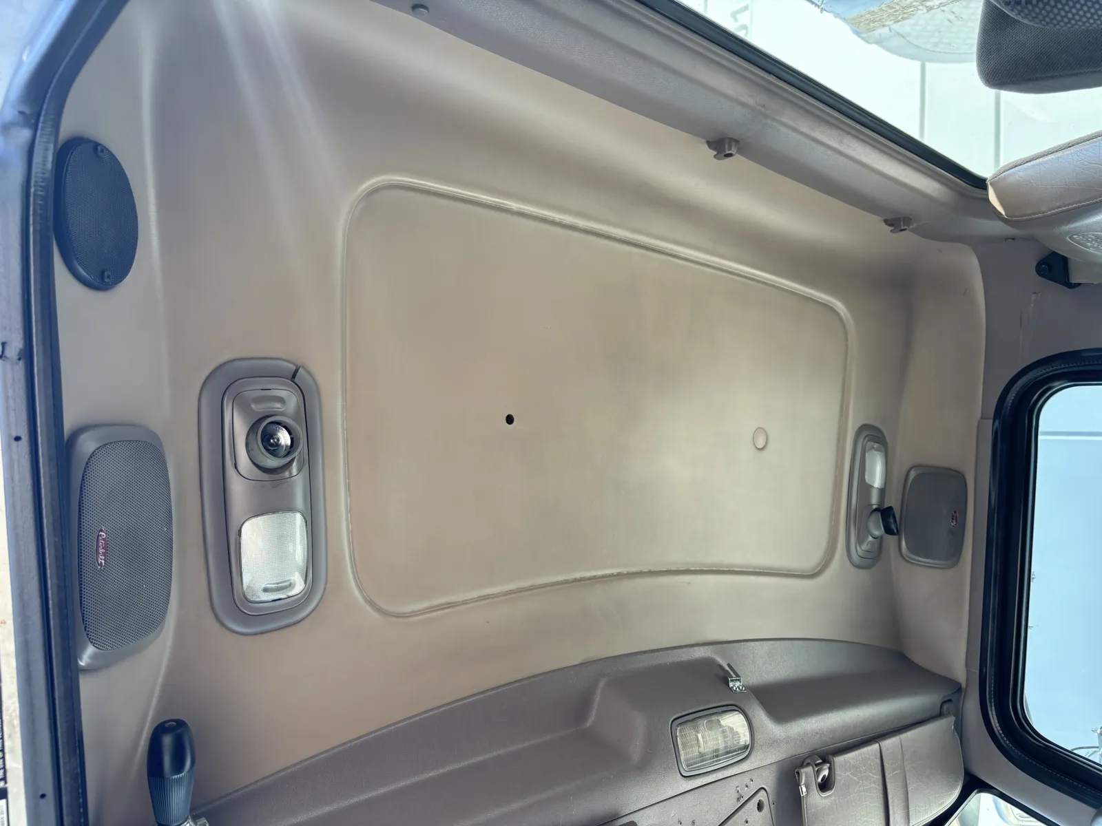 2012 Peterbilt - image 21