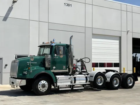 Photos of 2015 WESTERN STAR 4900SB for sale in Hutchins, TX at Forge Truck Centers - Texas
