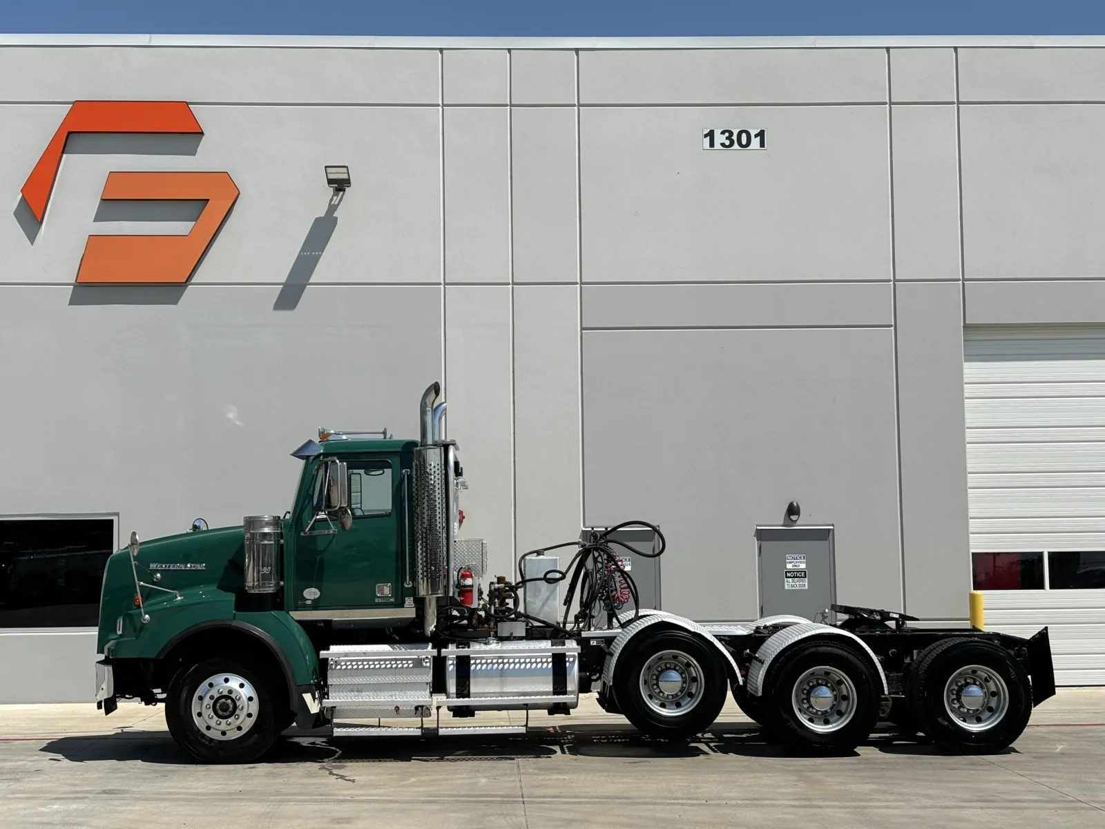 2015 Western Star 4900 - image 4