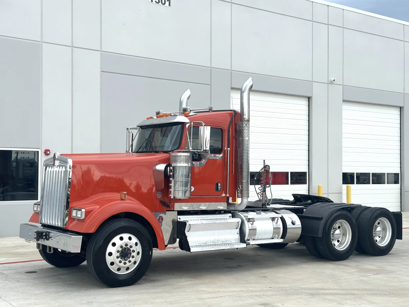 2019 Kenworth W900 - image 2
