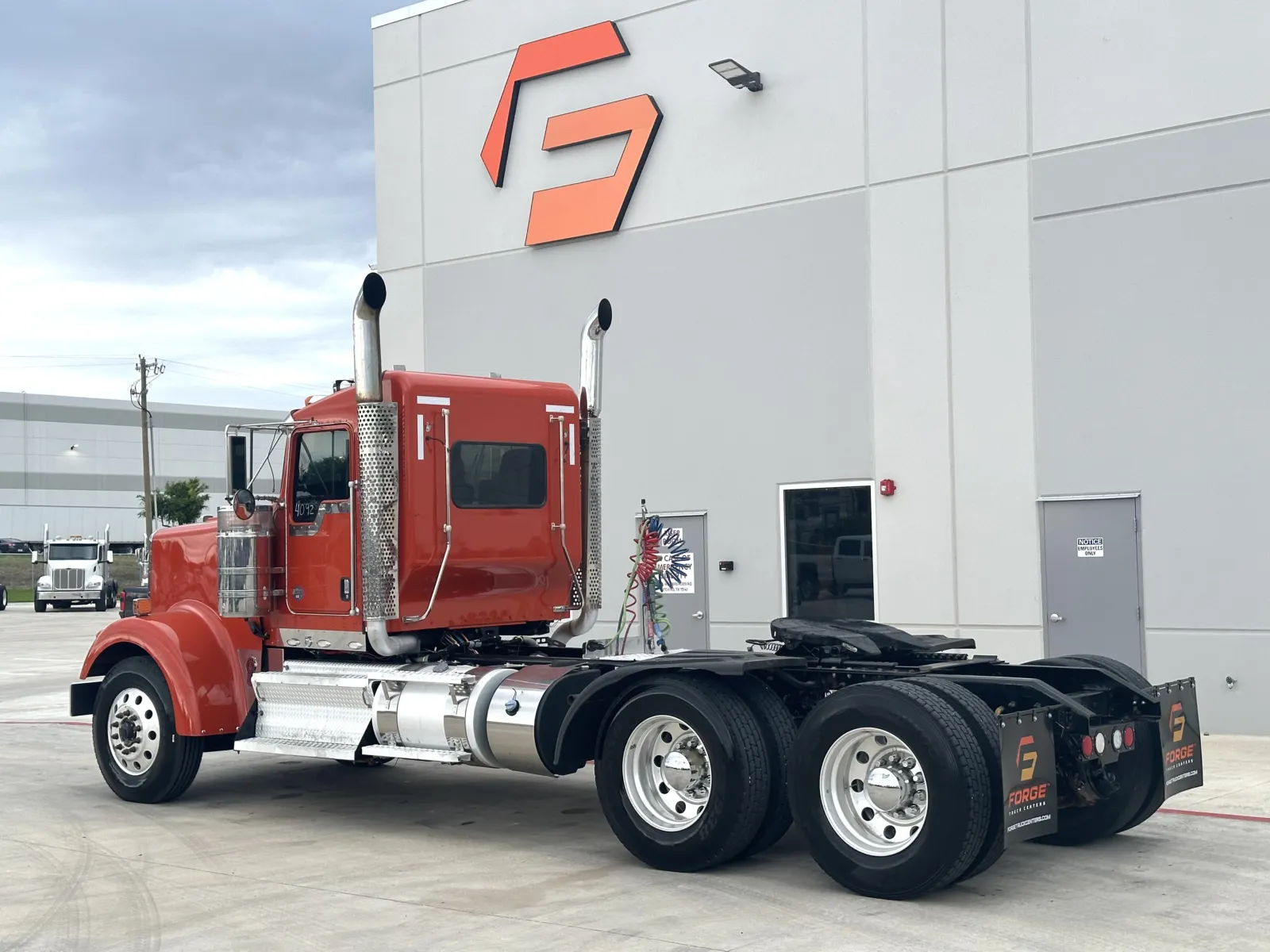 2019 Kenworth W900 - image 6