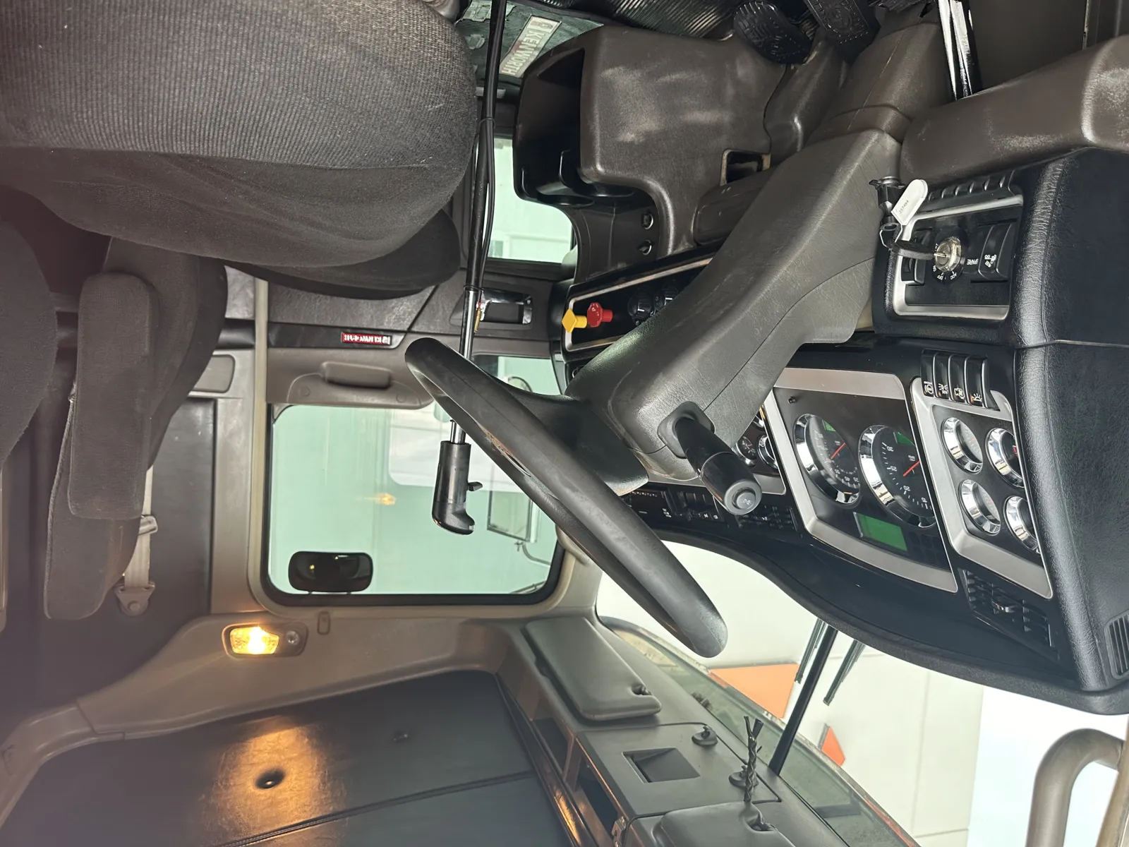 2019 Kenworth W900 - image 14