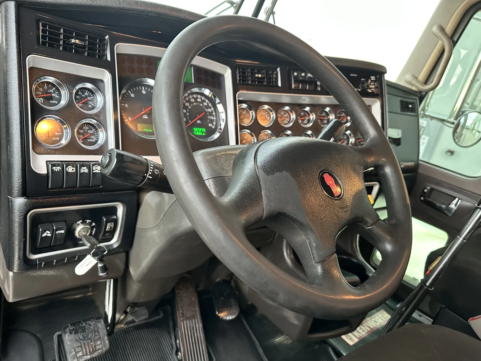 2019 Kenworth W900 - image 15