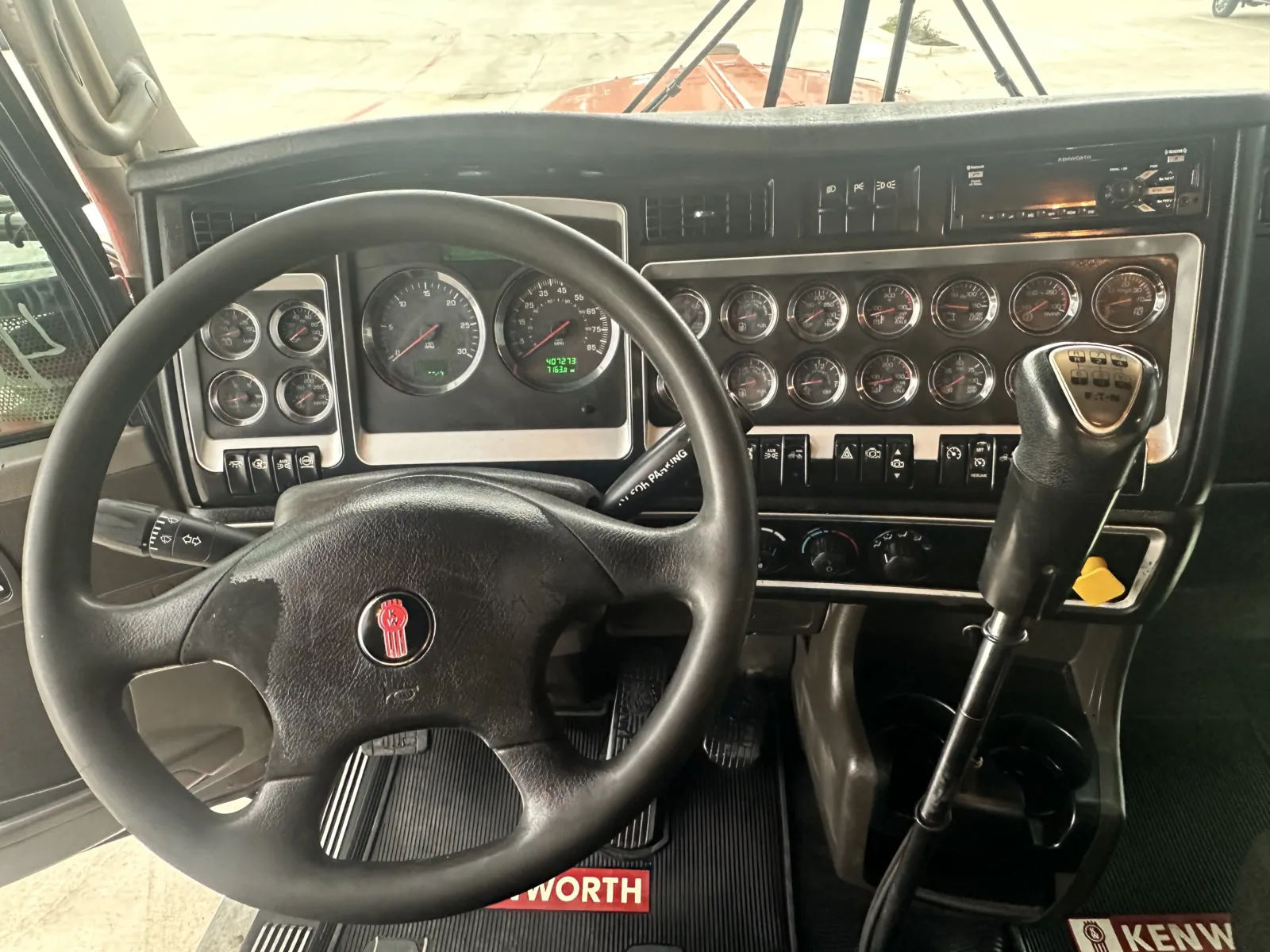 2019 Kenworth W900 - image 16