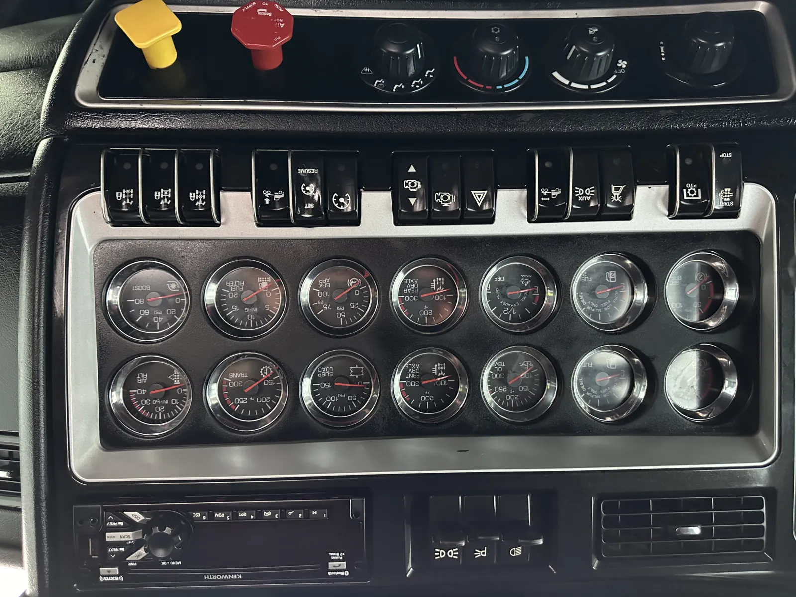 2019 Kenworth W900 - image 18