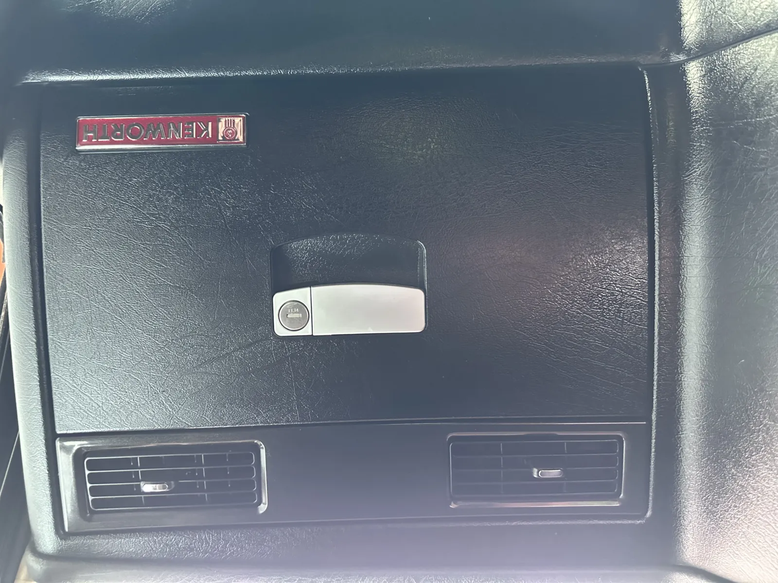 2019 Kenworth W900 - image 19