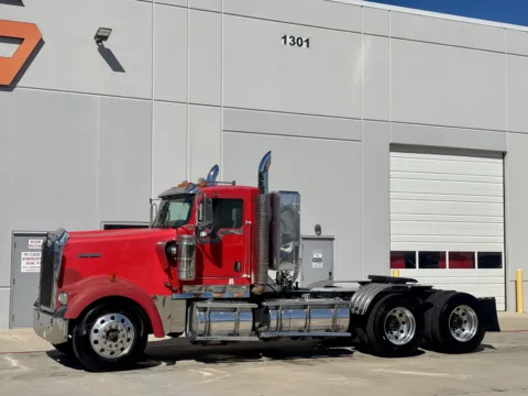 Photos of 2009 KENWORTH W900 for sale in Hutchins, TX at Forge Truck Centers - Texas