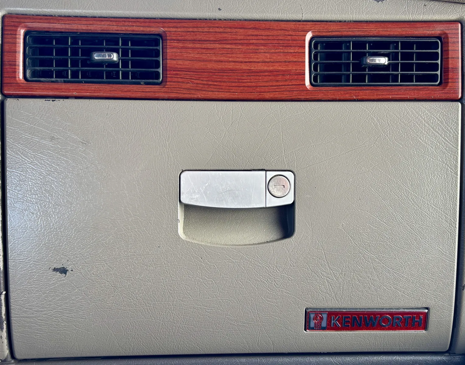 2009 Kenworth W900 - image 17