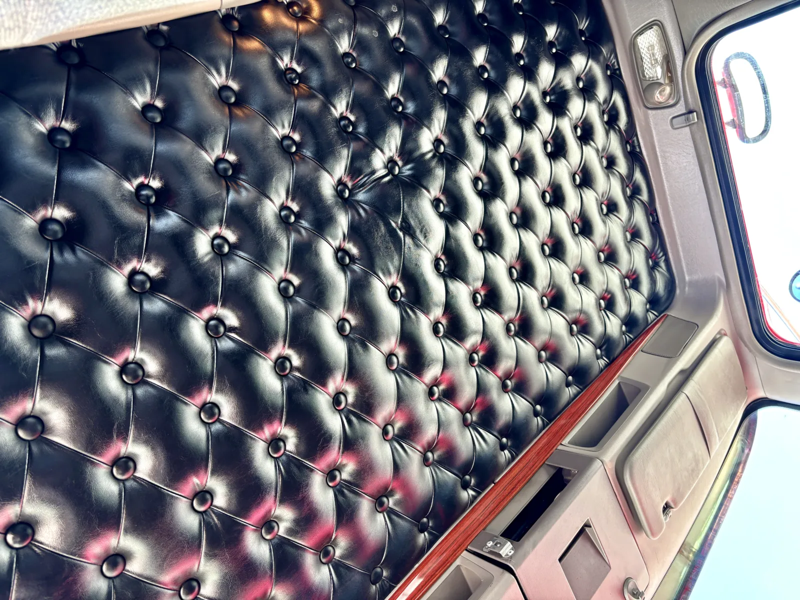 2009 Kenworth W900 - image 19