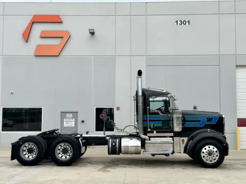 Another view of 2020 KENWORTH W900 for sale in Hutchins, TX at Forge Truck Centers - Texas