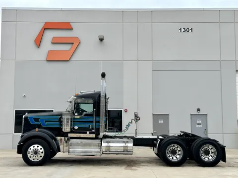 More photos of 2020 KENWORTH W900 at Forge Truck Centers - Texas, TX