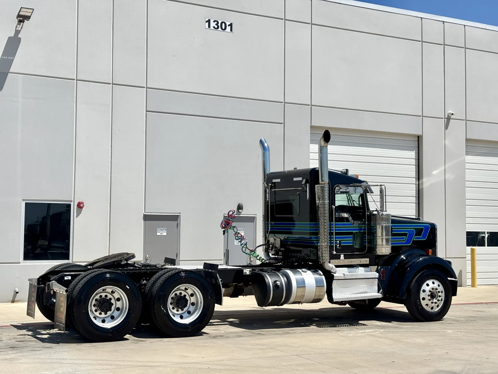2020 Kenworth W900 - image 5
