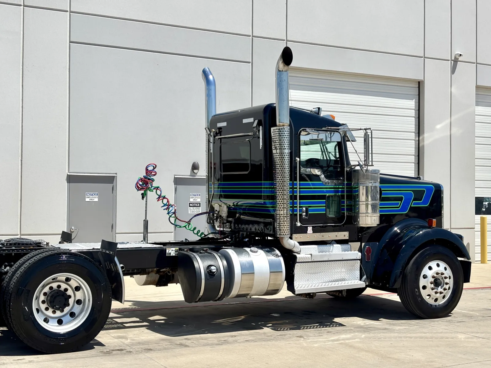 2020 Kenworth W900 - image 7