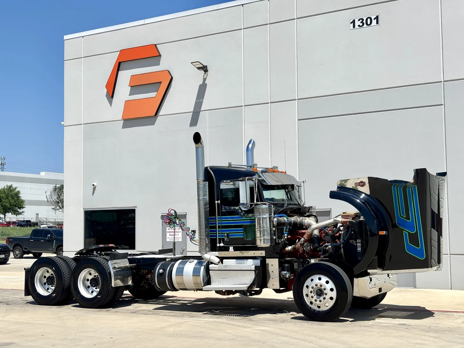 2020 Kenworth W900 - image 9