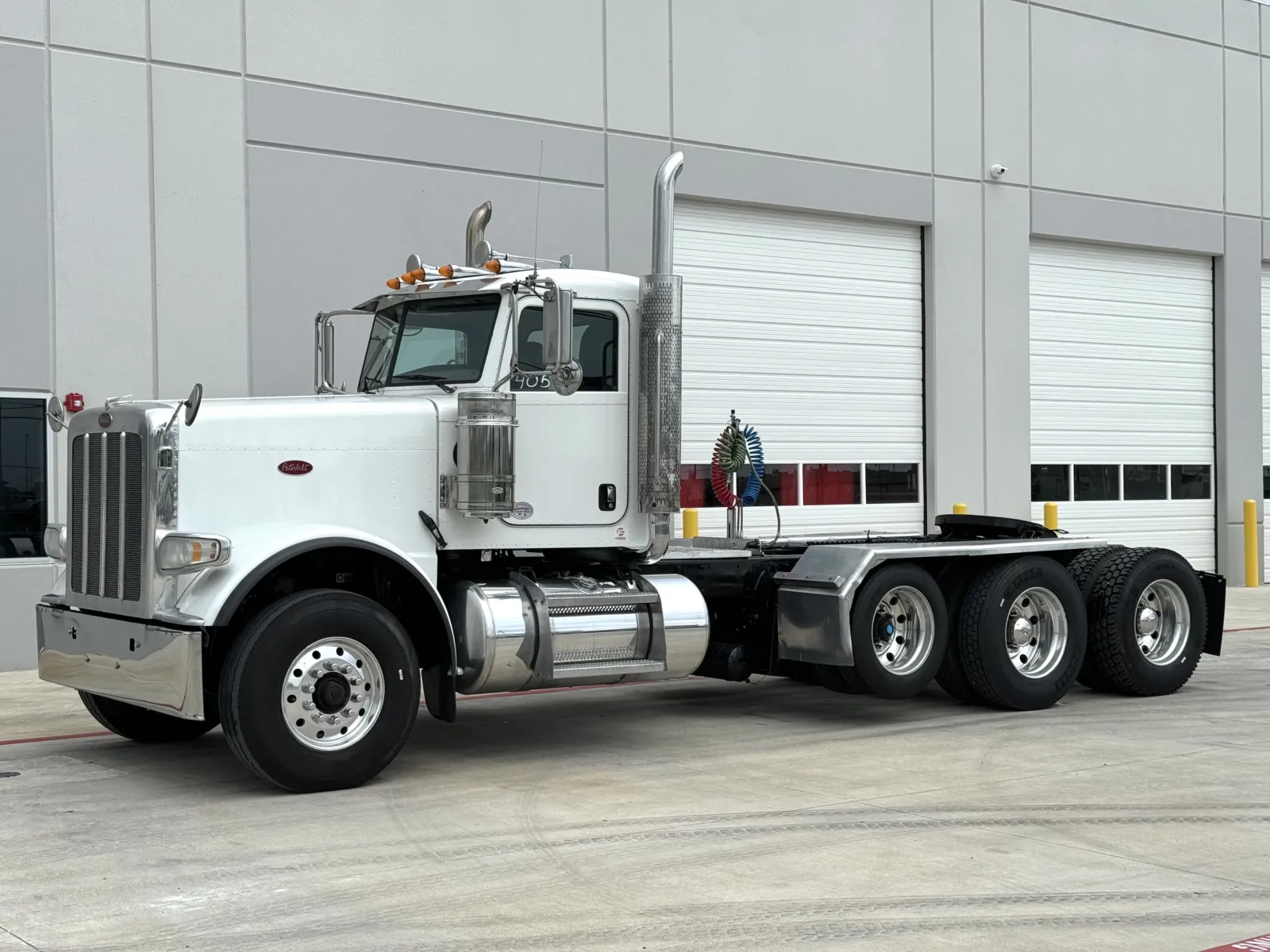 2019 Peterbilt 389 - image 2