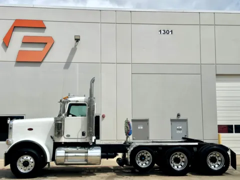 More photos of 2019 PETERBILT 389 at Forge Truck Centers - Texas, TX