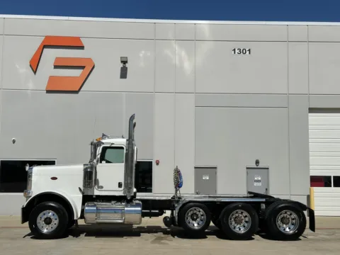 More photos of 2019 PETERBILT 389 at Forge Truck Centers - Texas, TX
