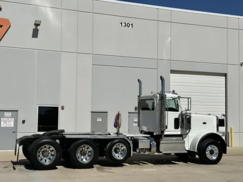 More photos of 2019 PETERBILT 389 at Forge Truck Centers - Texas, TX