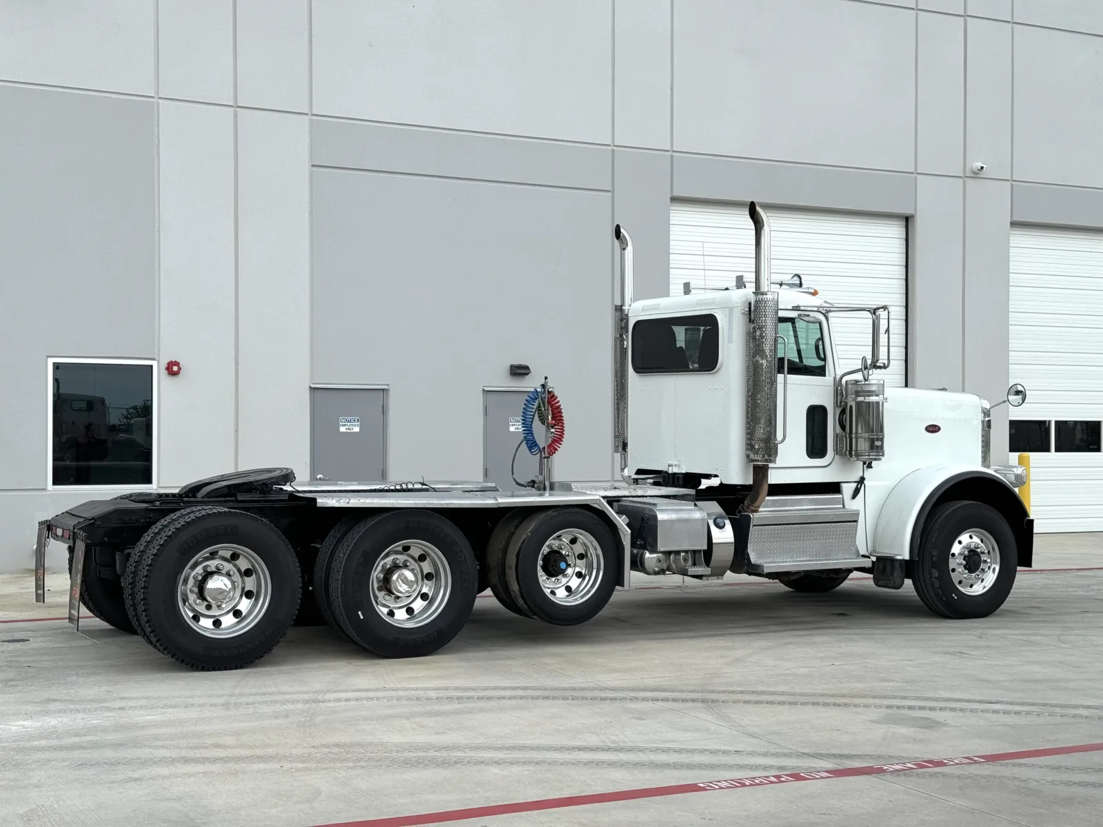 2019 Peterbilt 389 - image 5