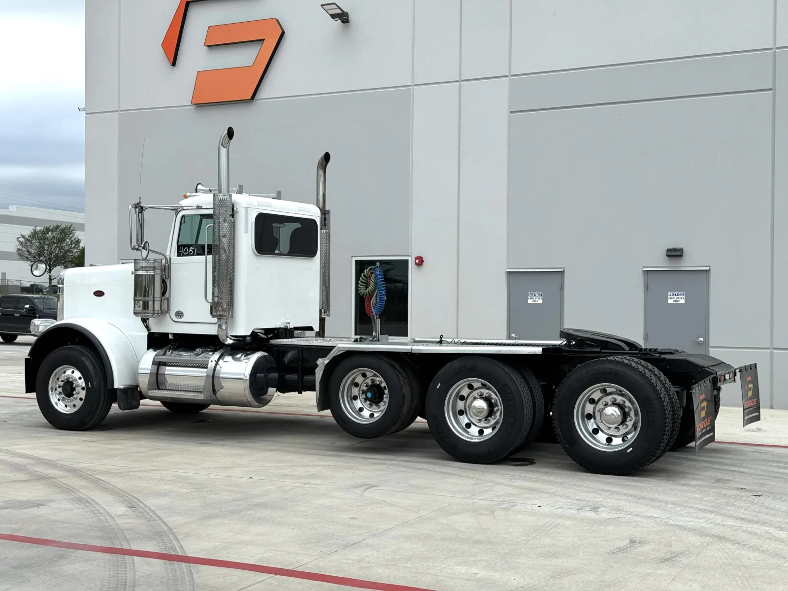 2019 Peterbilt 389 - image 6