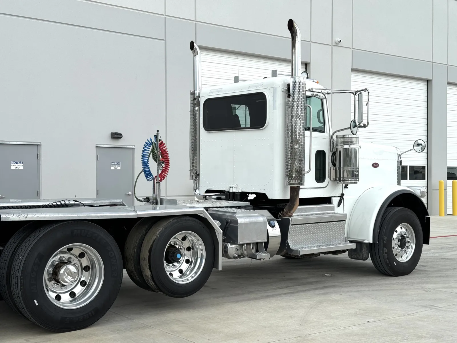 2019 Peterbilt 389 - image 7