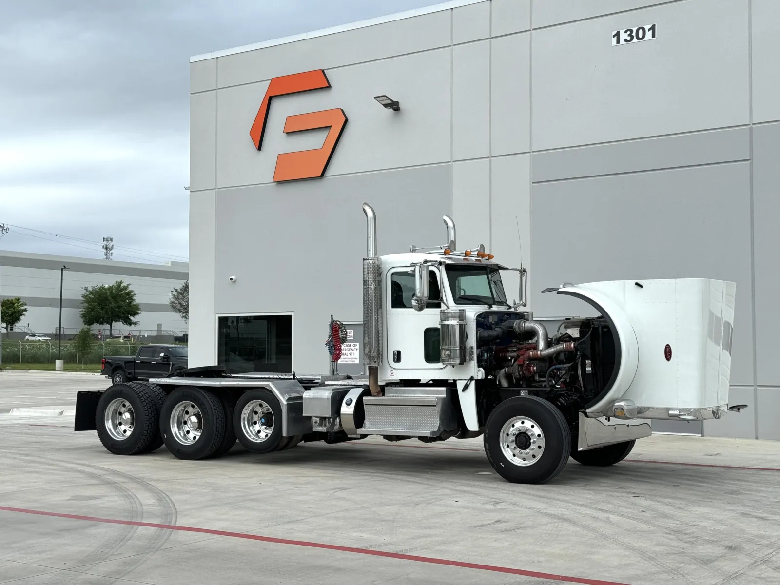 2019 Peterbilt 389 - image 9