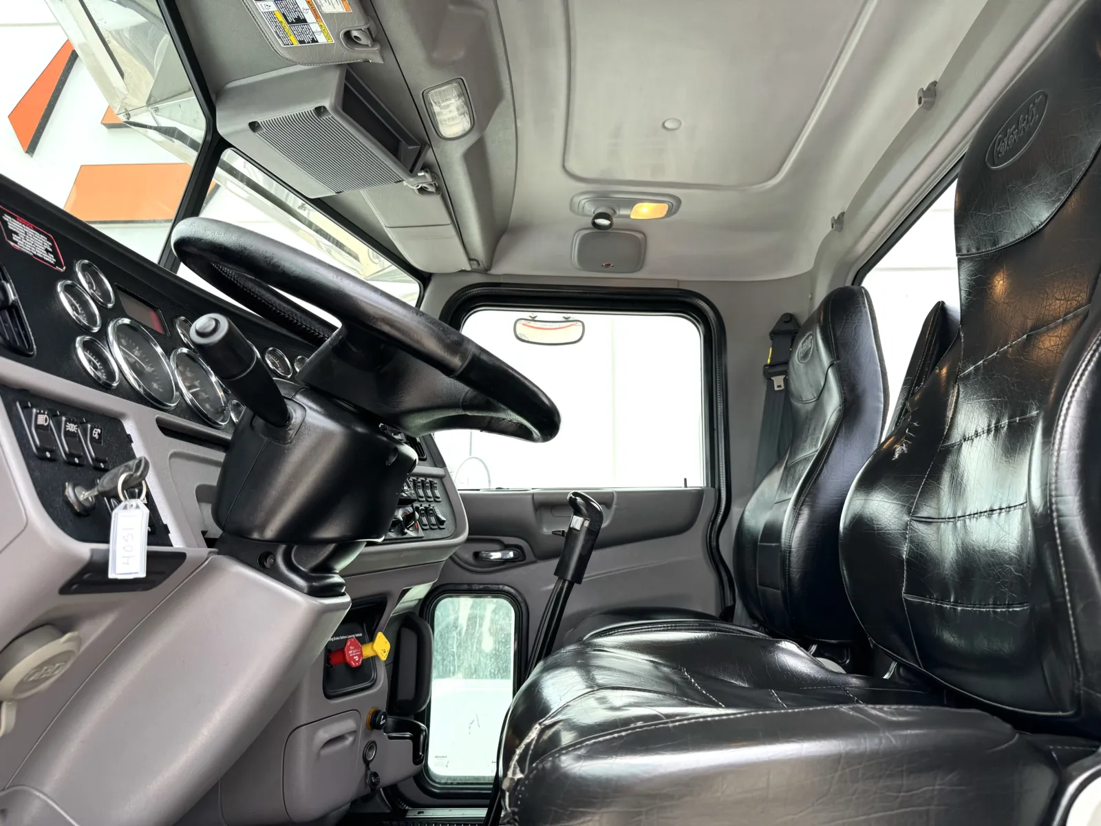 2019 Peterbilt 389 - image 14