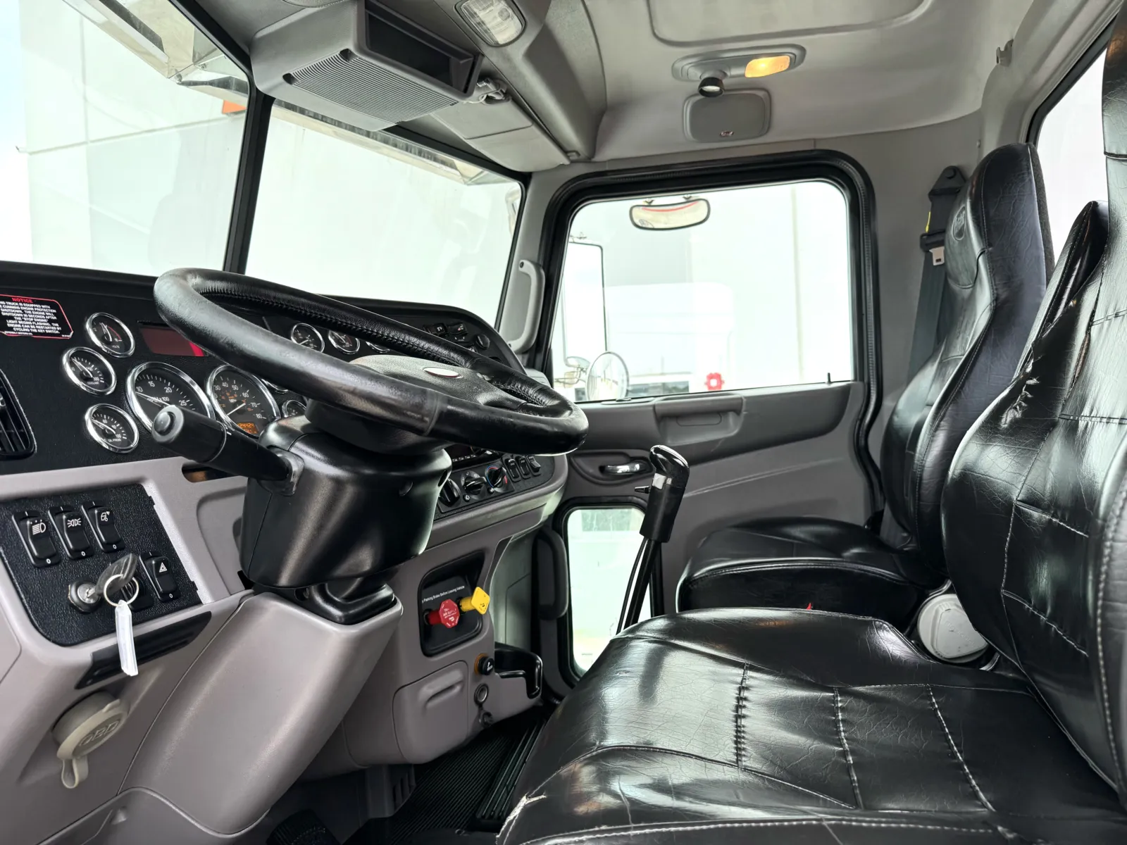 2019 Peterbilt 389 - image 15
