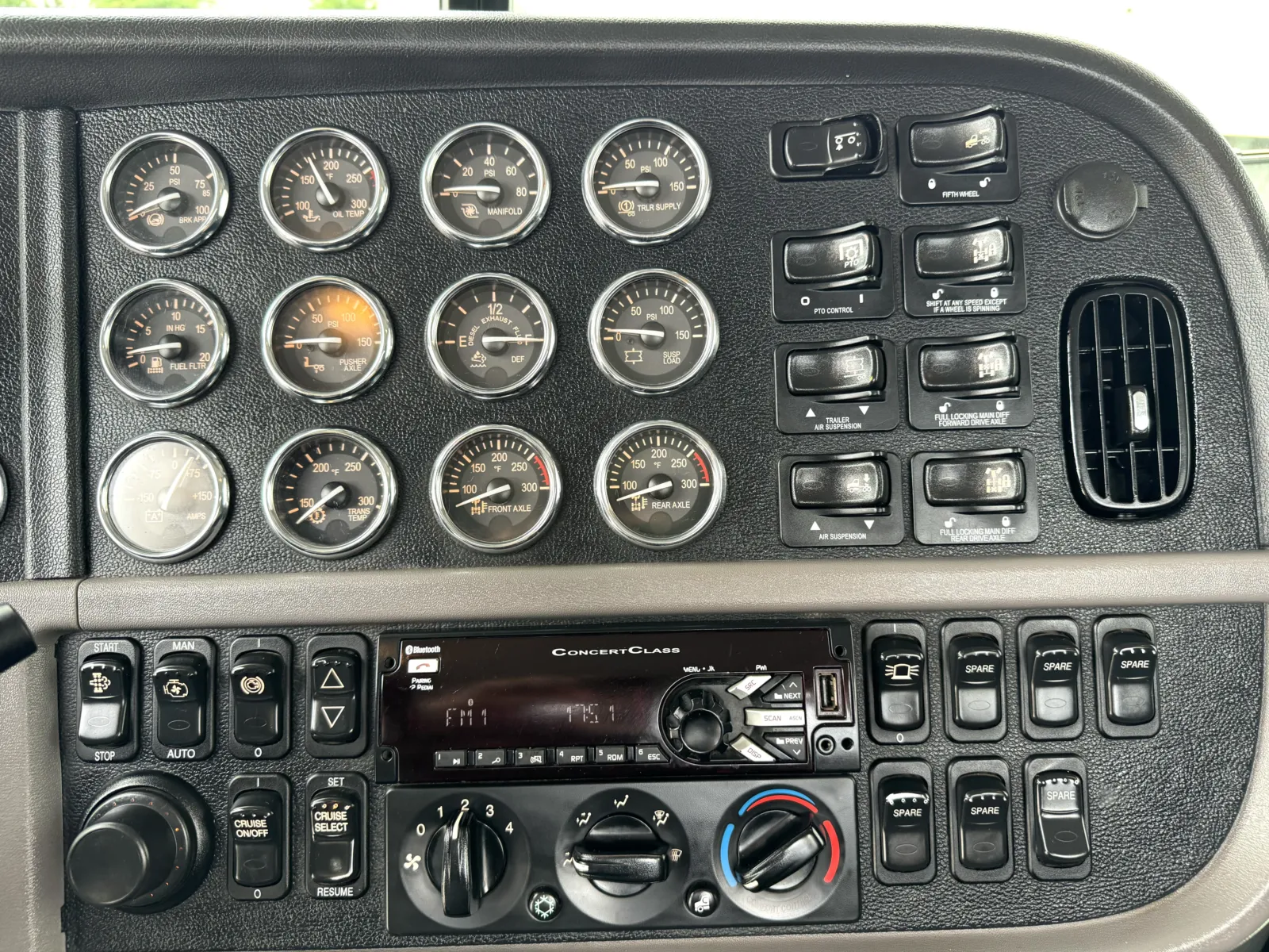 2019 Peterbilt 389 - image 18