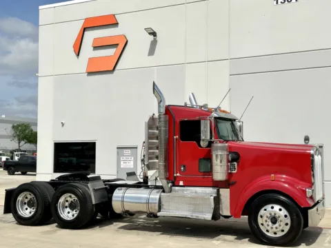 2014 KENWORTH W900 for sale in Hutchins, TX