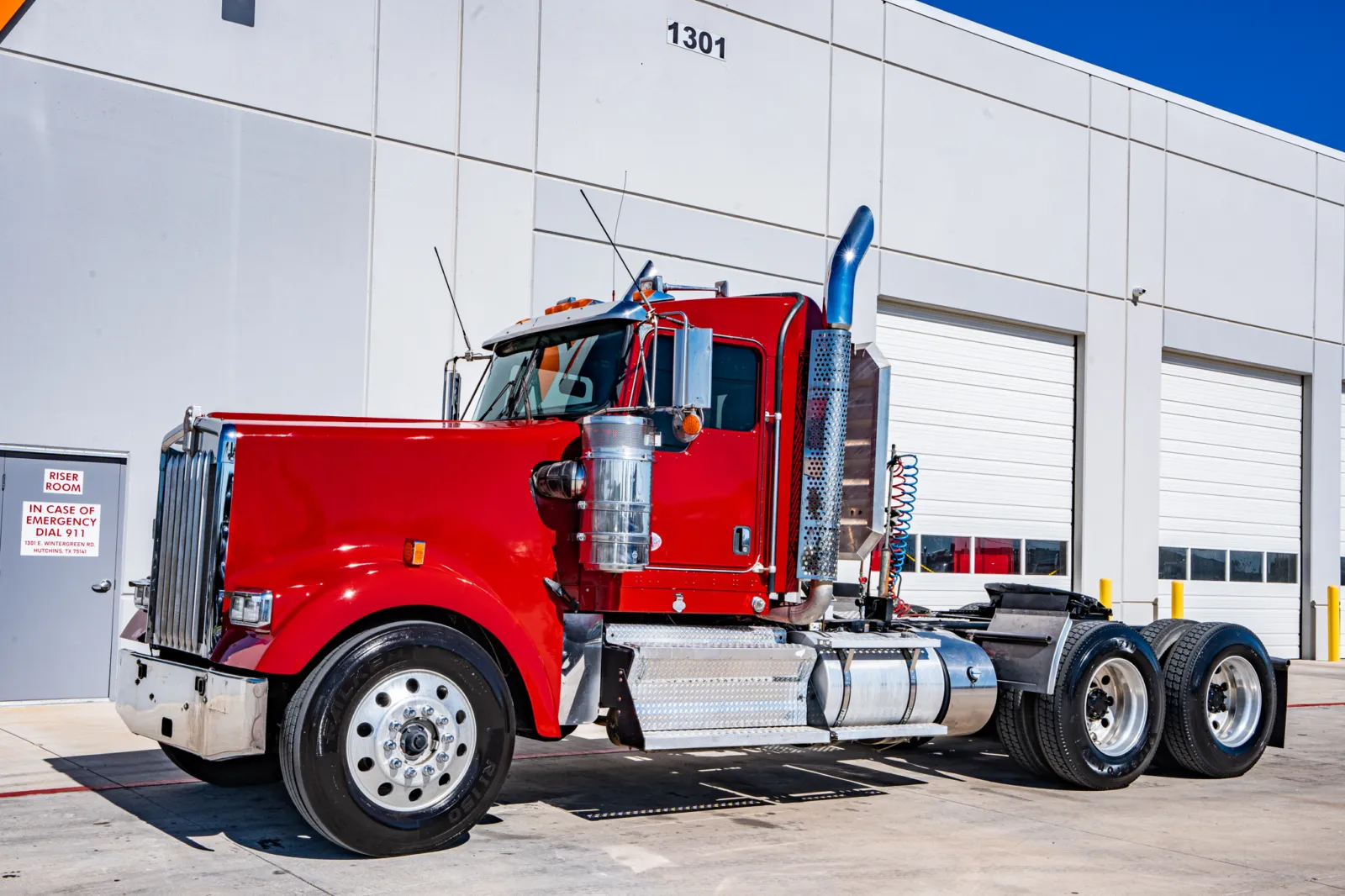 2014 Kenworth W900 - image 2