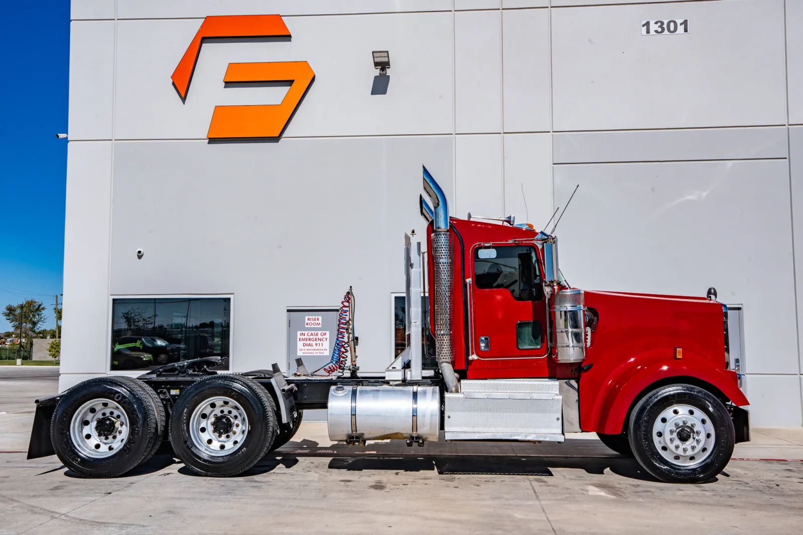 2014 Kenworth W900 - image 3
