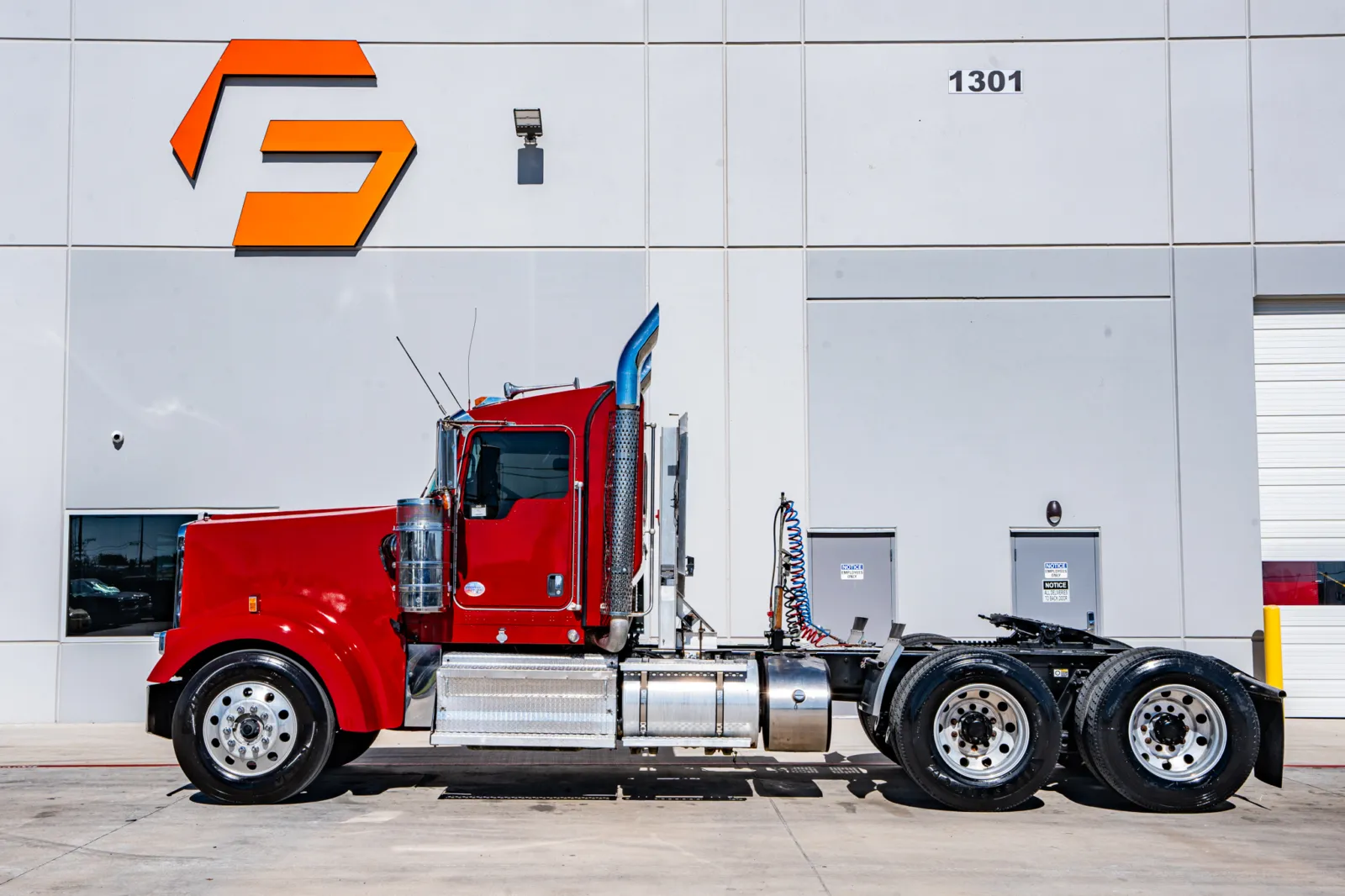 2014 Kenworth W900 - image 4