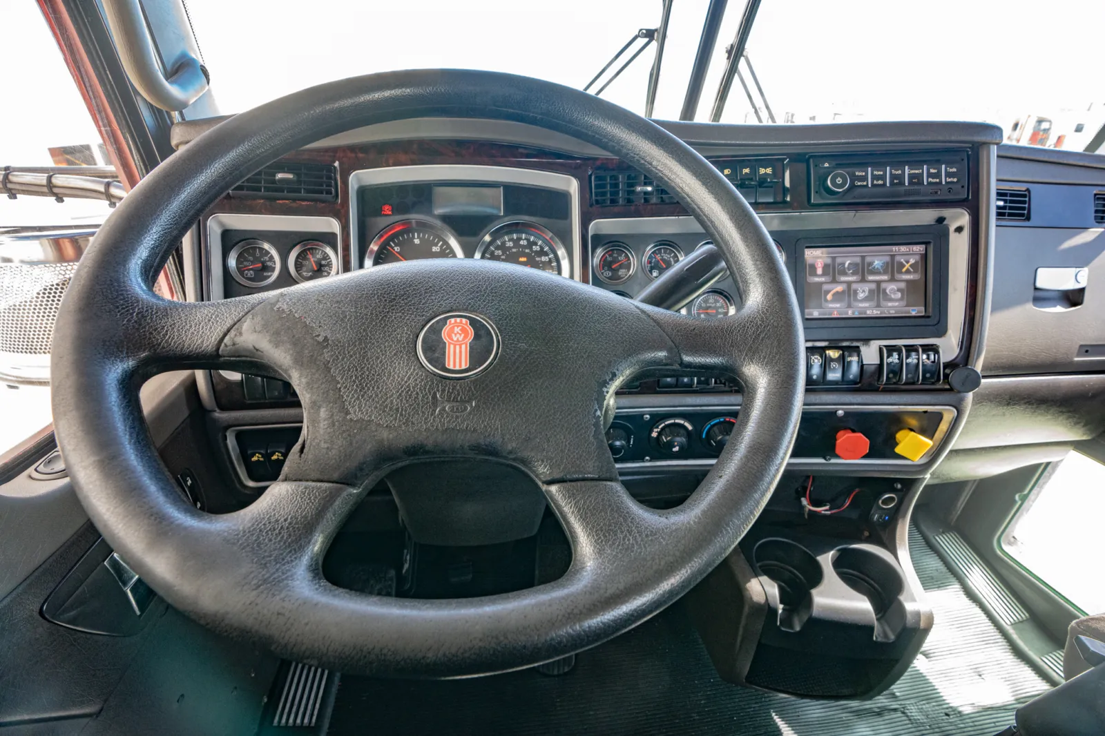 2014 Kenworth W900 - image 16