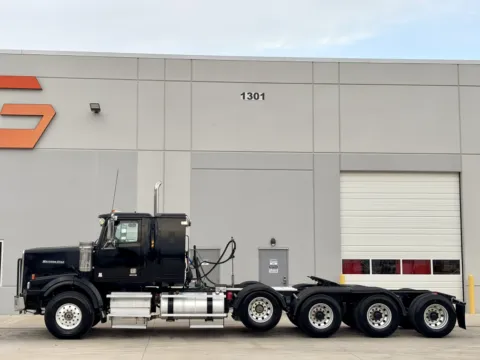 More photos of 2013 WESTERN STAR 4900 EX at Forge Truck Centers - Texas, TX