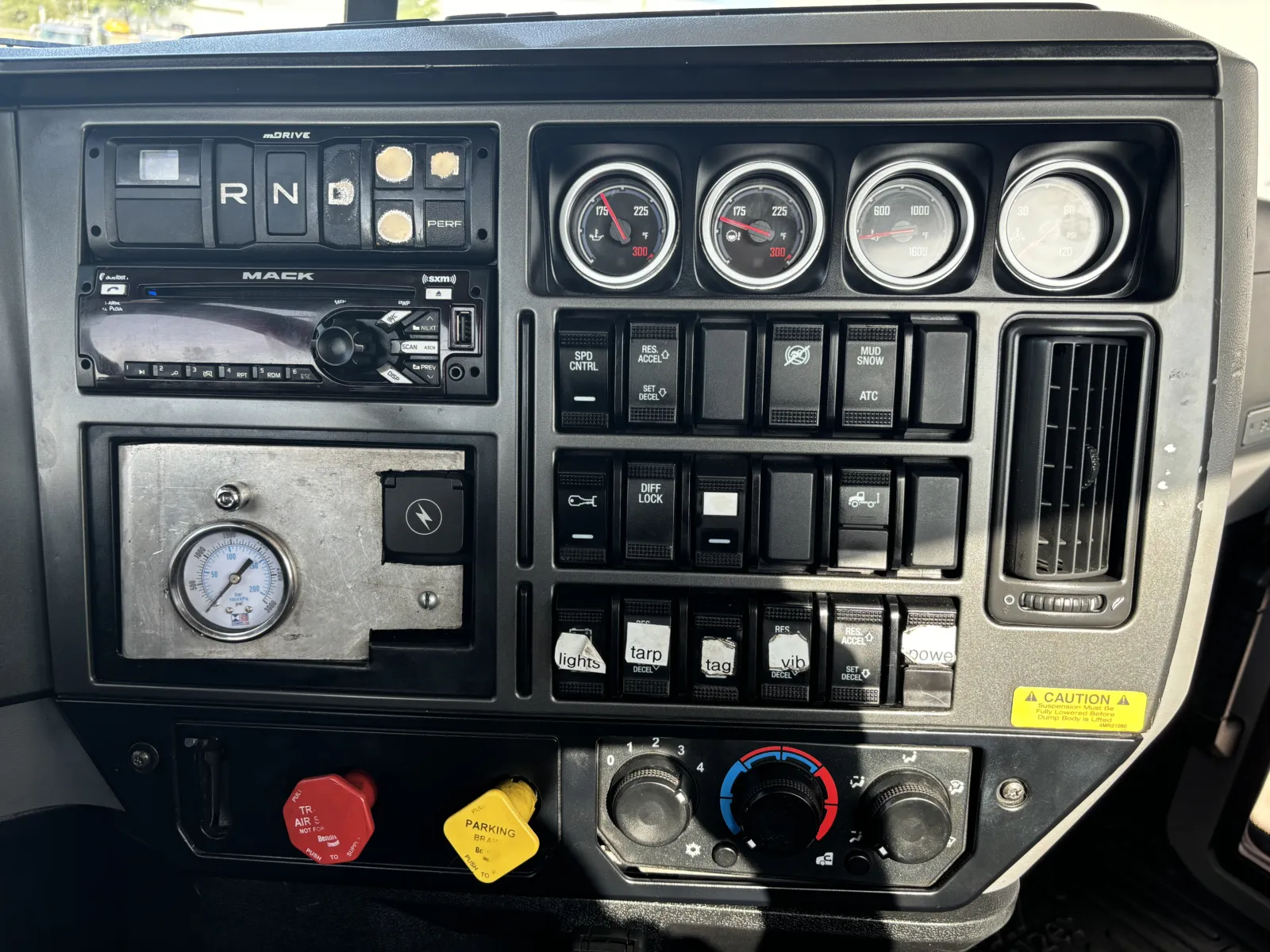 2019 Mack - image 18