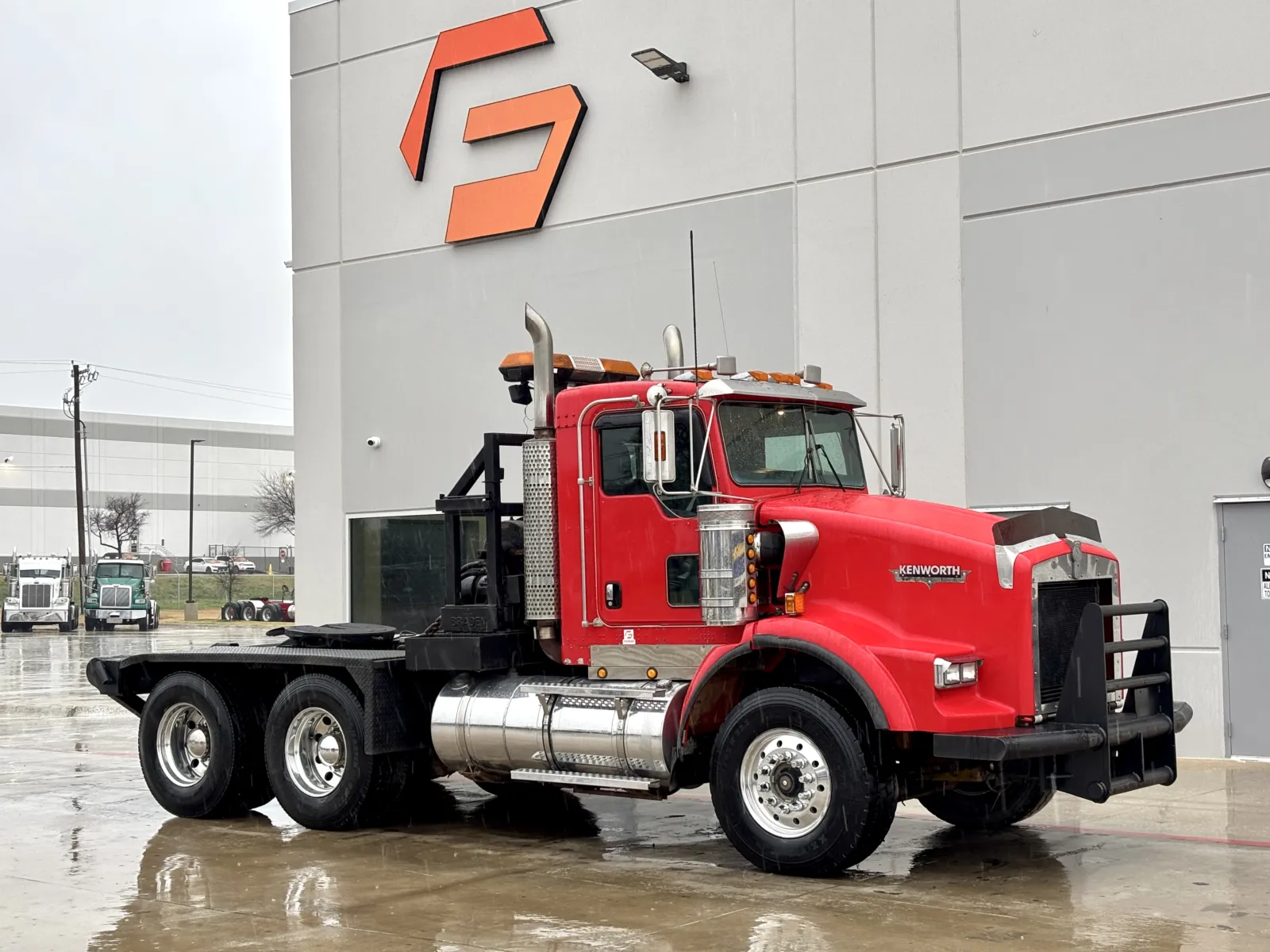 2004 Kenworth T800 - image 1