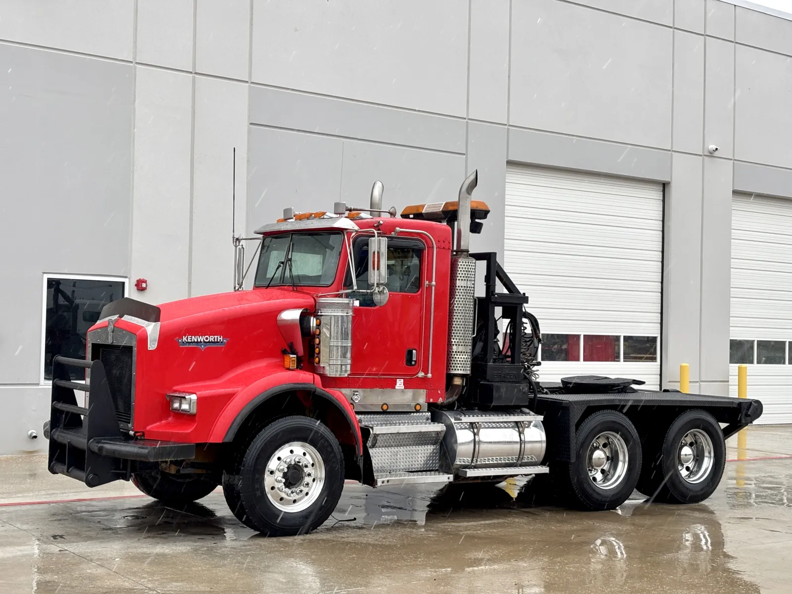 2004 Kenworth T800 - image 2